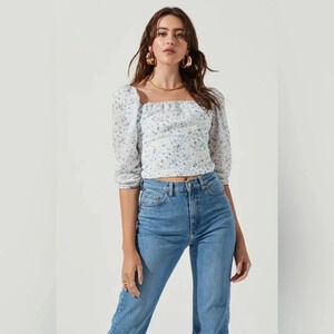 NWT Astr Kemp Top Floral Print Cropped Puff Sleeves Top  size M
